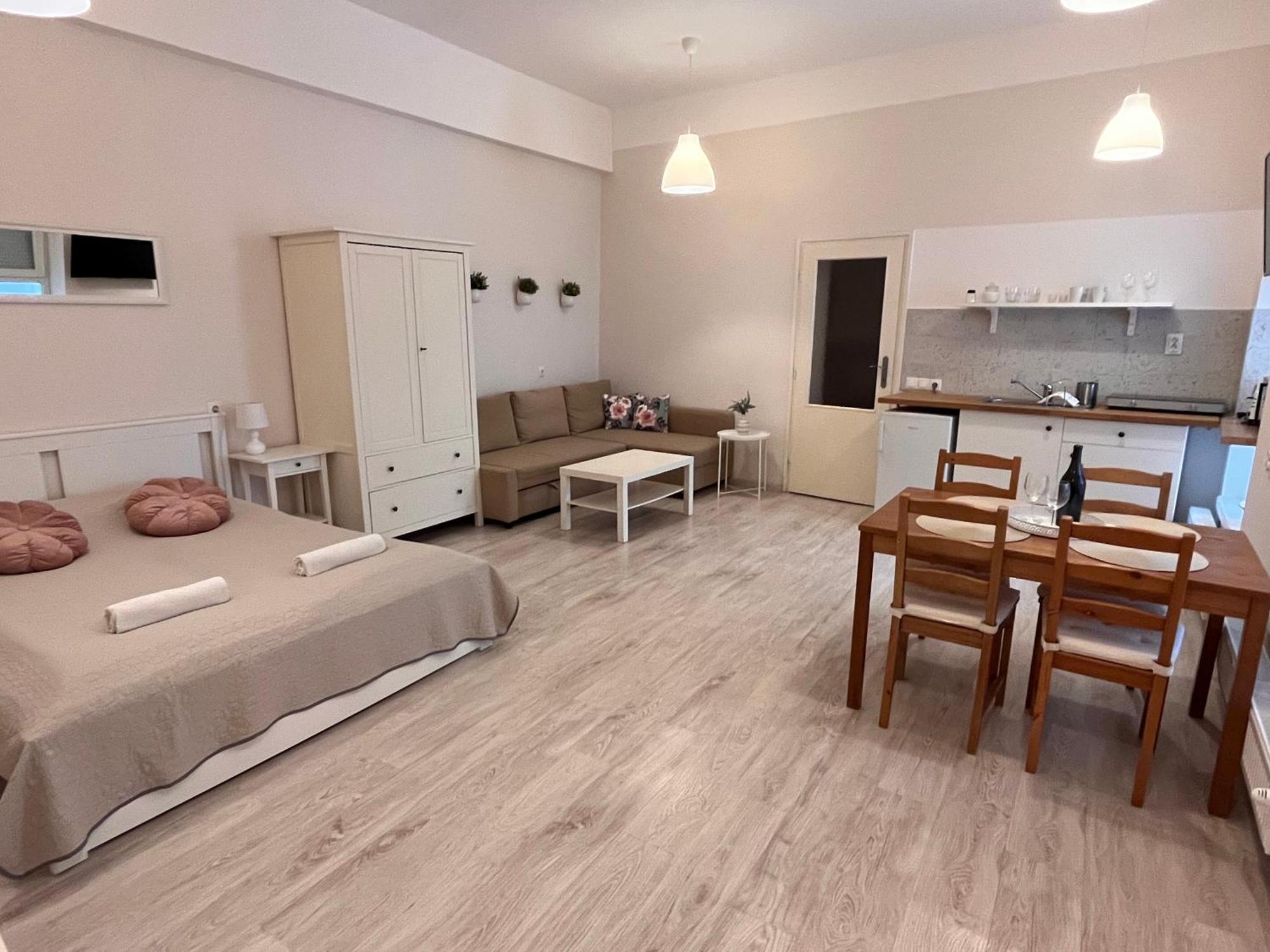 Pacsirta Apartmanház Eger Esterno foto
