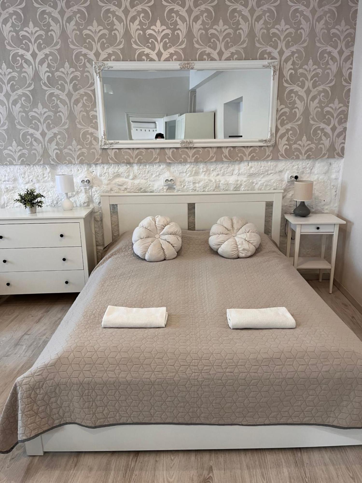 Pacsirta Apartmanház Eger Esterno foto