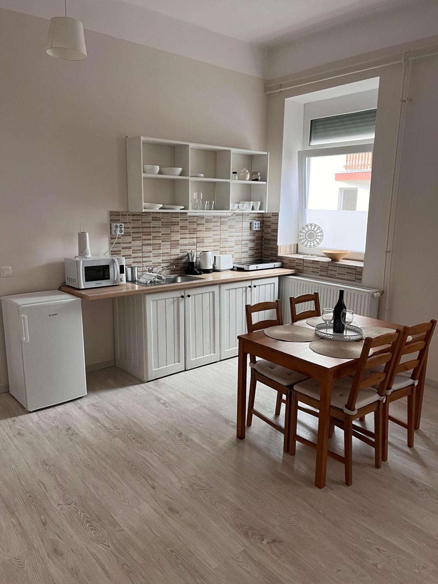 Pacsirta Apartmanház Eger Esterno foto