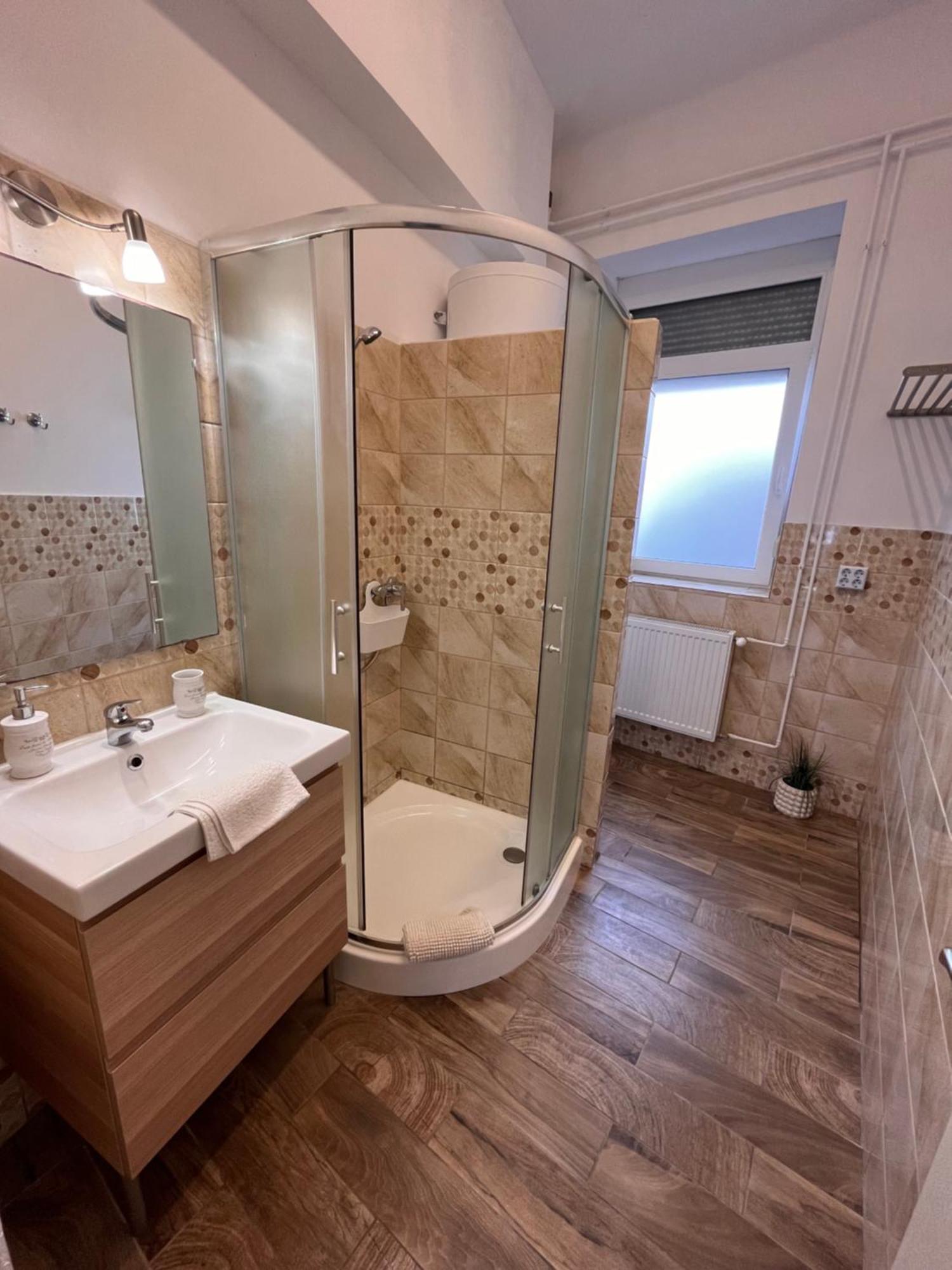 Pacsirta Apartmanház Eger Esterno foto