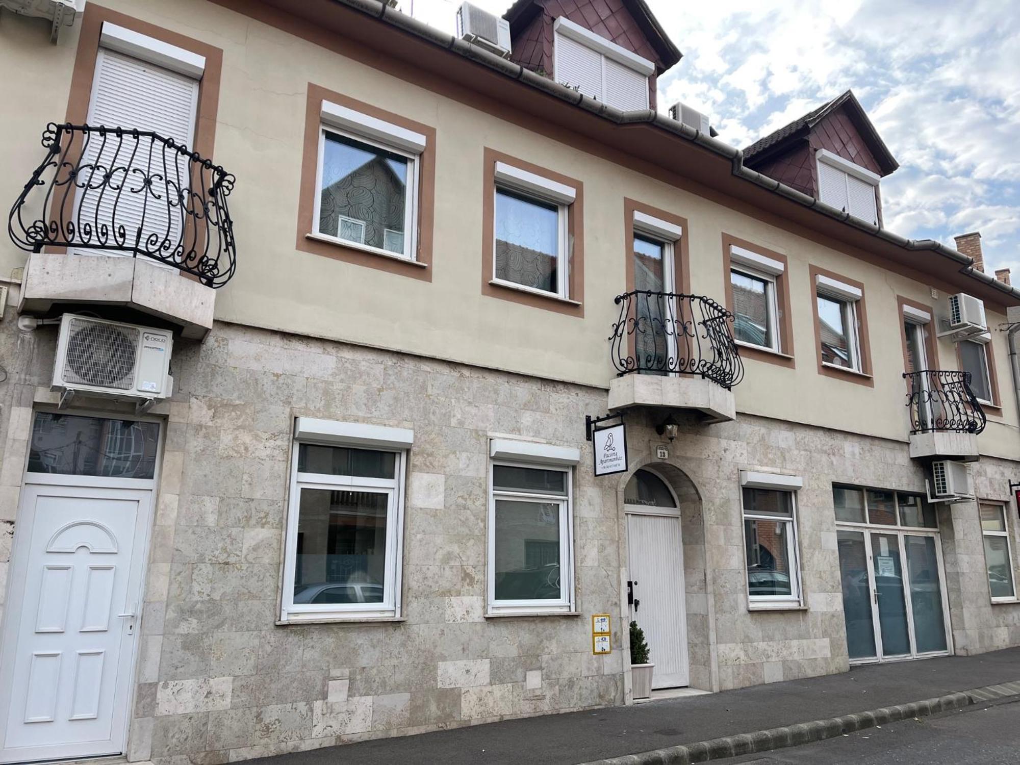 Pacsirta Apartmanház Eger Esterno foto